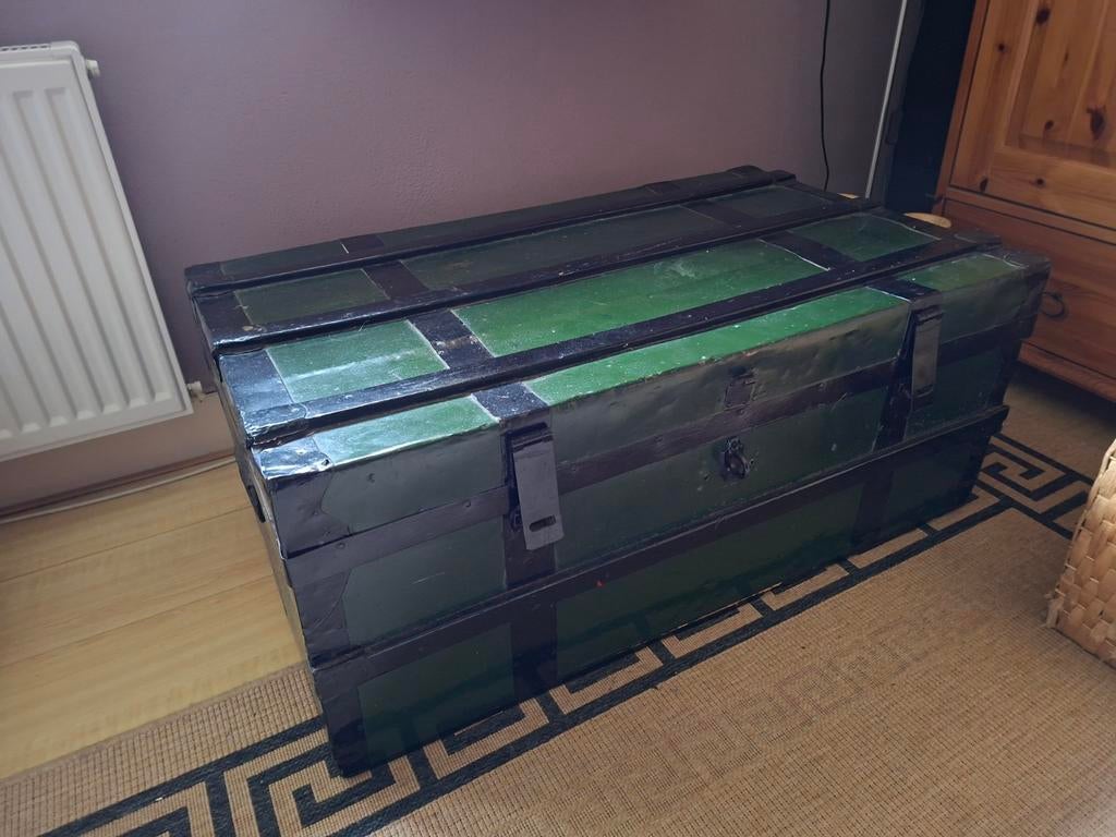 Oude groene  reiskist, Huis en Inrichting, Woonaccessoires | Kisten, Ophalen, Gebruikt, 100 tot 150 cm, 75 tot 100 cm