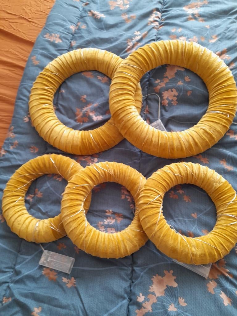 Okergeel kransen met licht, Huis en Inrichting, Woonaccessoires | Kransen, Ophalen of Verzenden