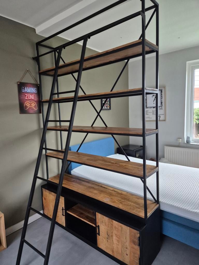 Industriële kast, Ophalen, Zo goed als nieuw