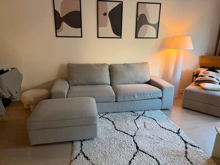 IKEA KIVIK 3-zitsbank + voetenbank - Comfortabel en stijlvol, Huis en Inrichting, Banken | Bankstellen, Gebruikt, Rechte bank