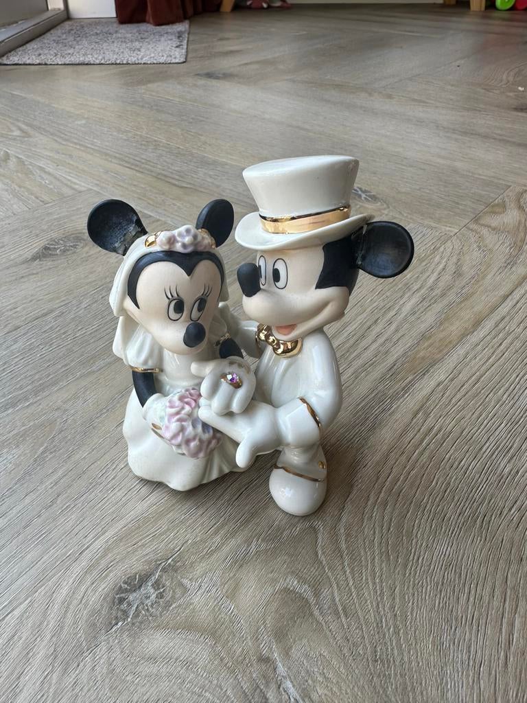 Lenox Disney Showcase “Minnie’s Dream Wedding” figurine., Ophalen