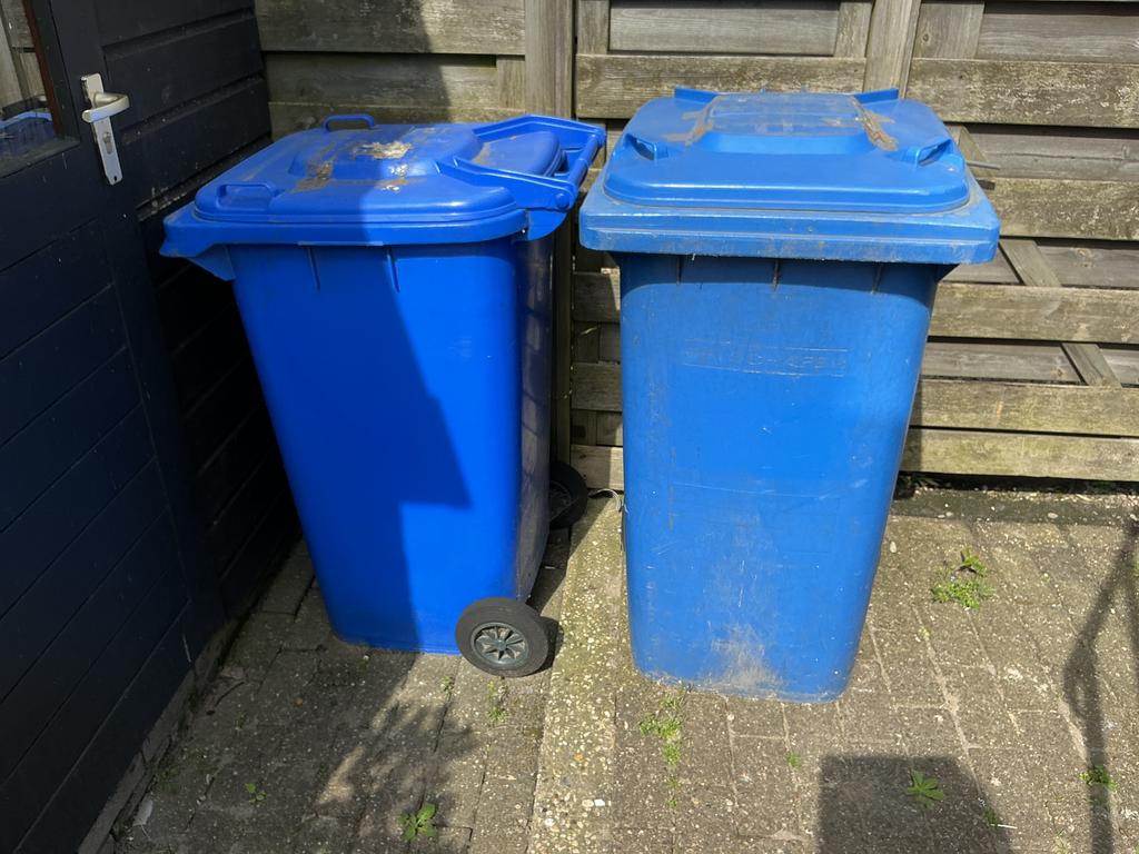 2 blauwe containers, Ophalen, Kunststof, Gebruikt, 40 liter of meer