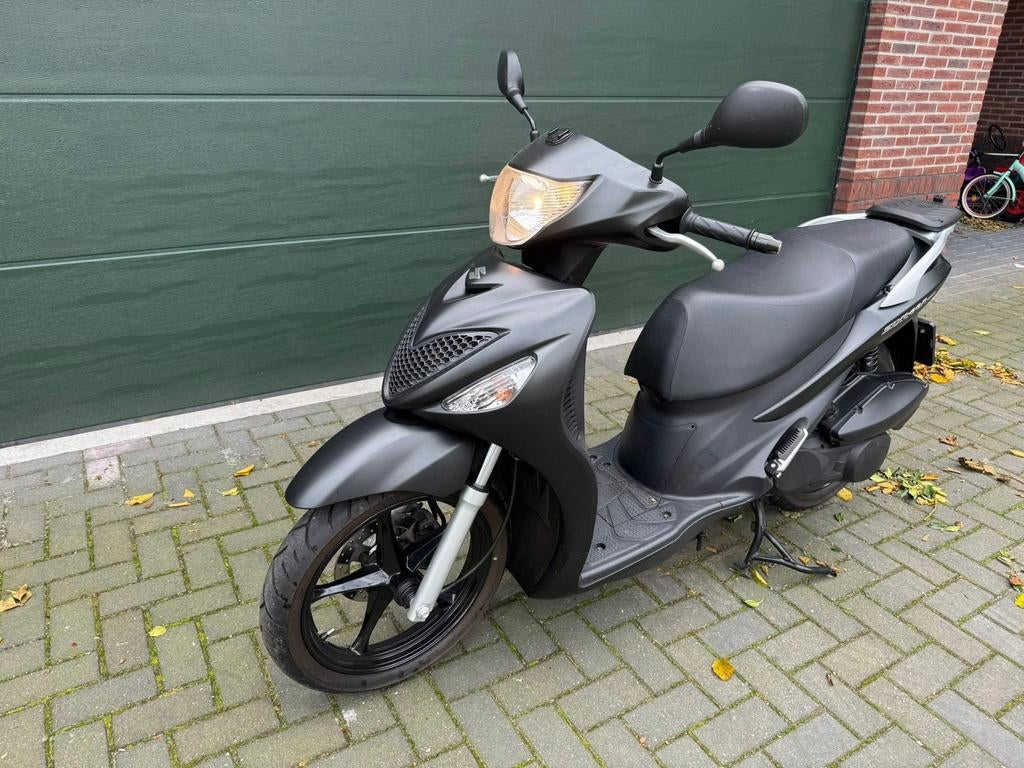 Suzuki Sixteen 150cc motorscooter  lage km stand!, Scooter, Particulier, 11 kW of minder, Sportuitlaat