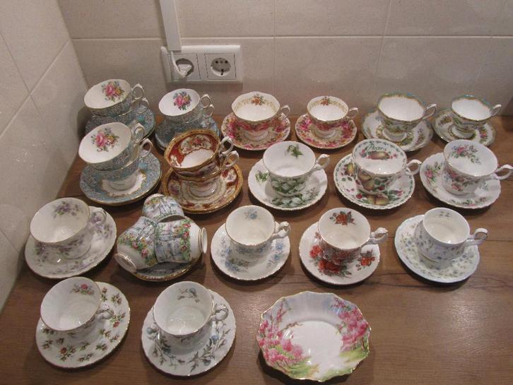 Royal Albert verzamel kop en schotel en schaaltje, Huis en Inrichting, Keuken | Servies, Zo goed als nieuw, Overige typen, Overige stijlen