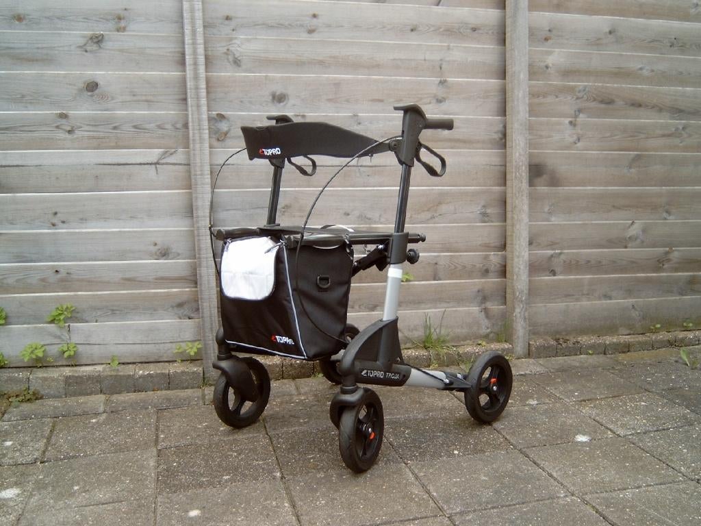 Rollator Topro Troja 2G - zeer licht - maat M - rugsteun, Diversen, Ophalen, Opvouwbaar, Zo goed als nieuw