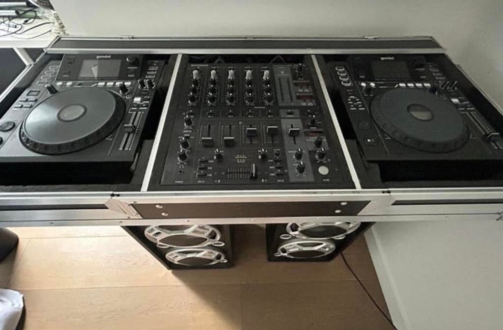 DJ set: Behringer mixer, Gemini MDJ-1000 spelers + flightcas, Ophalen, Gebruikt, Dj-set, Behringer