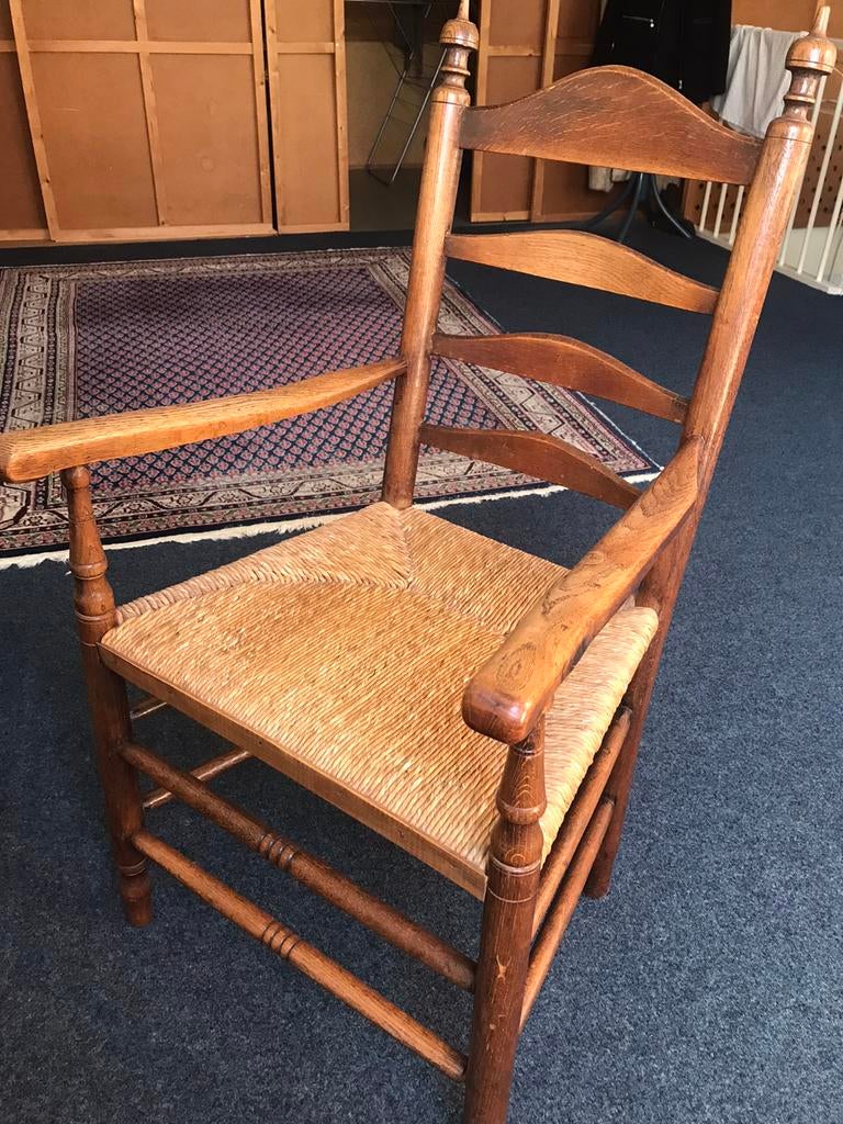 Vintage eiken houten stoel met rieten zitting., Ophalen