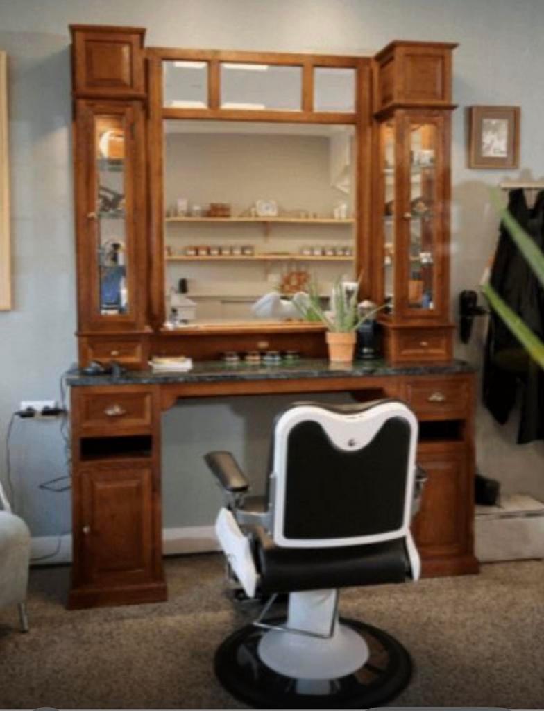 Barber unit met stoel/ Barber station met Barber stoel, Diensten en Vakmensen, Kappers en Thuiskappers