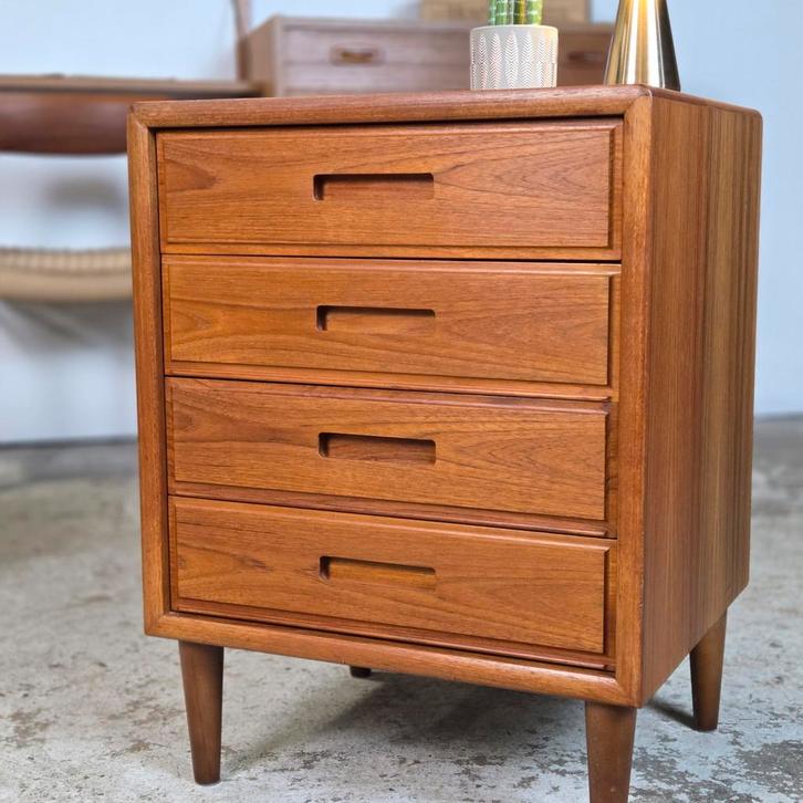 Vintage jaren 60 Deense ladekast nachtkastje teak 60 - 70, Huis en Inrichting, Slaapkamer | Nachtkastjes, Gebruikt, 55 tot 70 cm