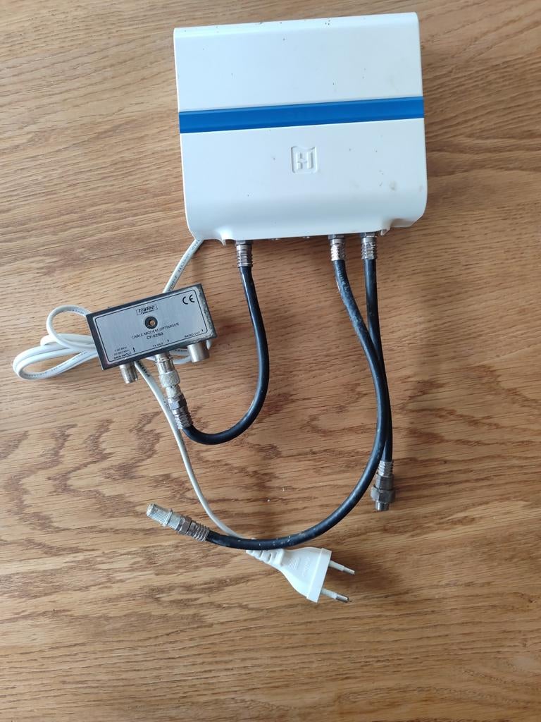 Hirschmann antenneversterker met Tratec splitter, Ophalen