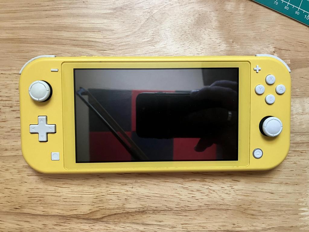 Nintendo Switch Lite geel, Avontuur en Actie, 1 speler, Ophalen of Verzenden, Zo goed als nieuw