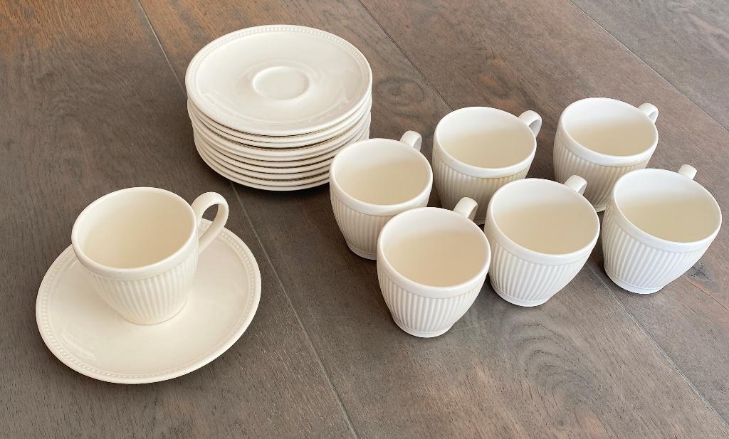 Wedgwood 7 kopjes en 11 schoteltjes, Ophalen, Zo goed als nieuw, Wedgwood, Kop(pen) en/of Schotel(s)