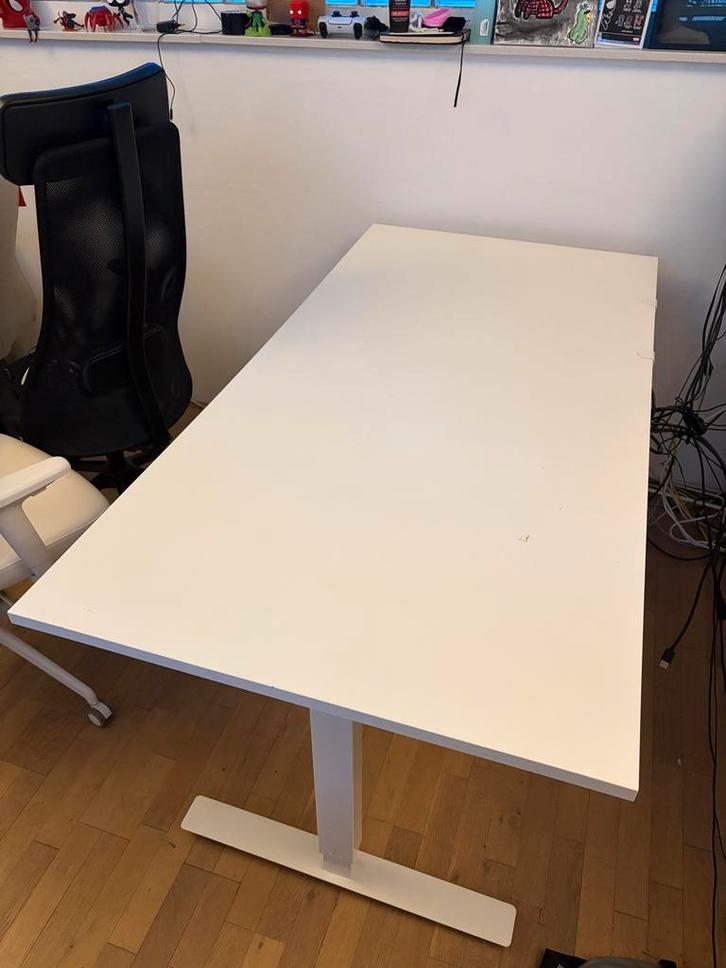 IKEA Trotten handmatig verstelbaar bureau, Huis en Inrichting, Bureaus, Gebruikt, Stabureau, In hoogte verstelbaar, Ophalen
