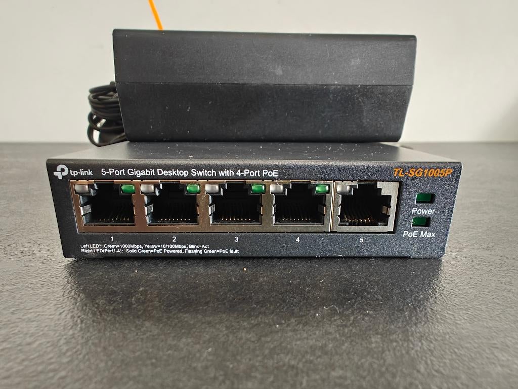 TP-Link TL-SG1005P | 5-Port Gigabit Desktop Switch, Ophalen of Verzenden, Gebruikt