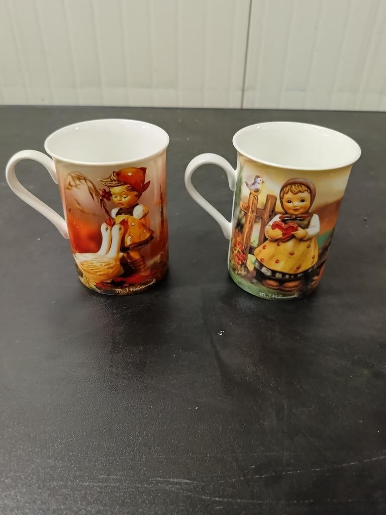 2 Hummel mokken met kleine beschadigingen, Gebruikt, Keramiek, Ophalen of Verzenden, Overige stijlen