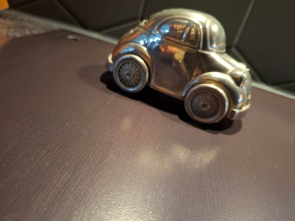 Zilverkleurige spaarpot in de vorm van een auto, Ophalen of Verzenden