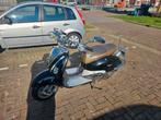 Retro scooter met 2 helmen, Ophalen