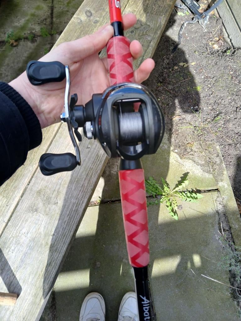 Hengel met reel molen en gevlochten draad, Watersport en Boten, Hengelsport | Roofvissen, Ophalen of Verzenden, Nieuw, Werphengel