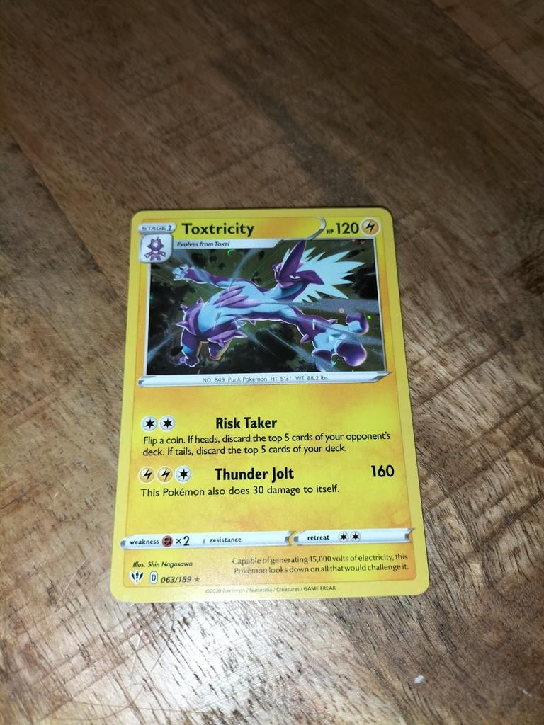 Toxtricity Pokemon Kaart - Nieuwstaat!, Ophalen of Verzenden