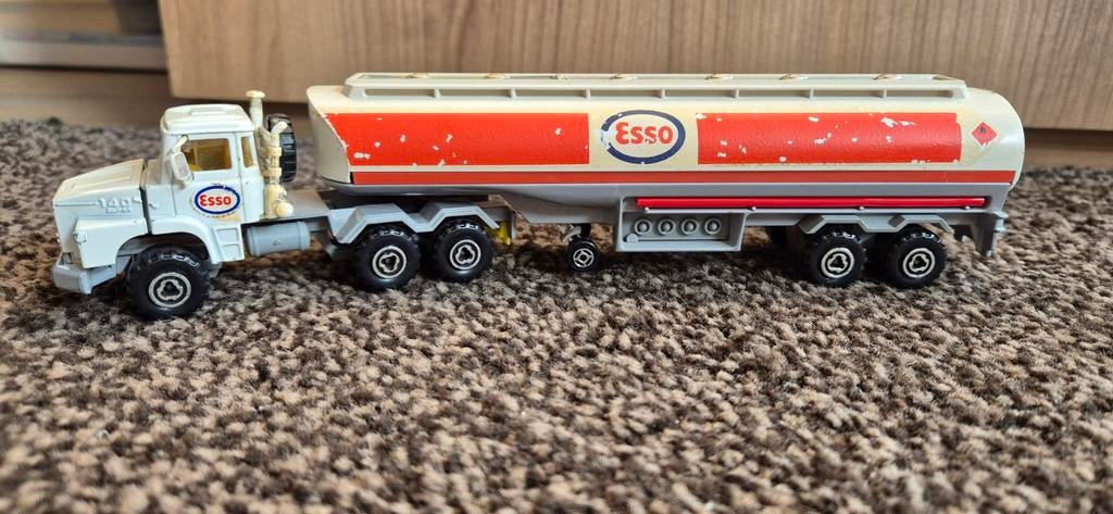 vintage Majorette Scania 140 Super Torpedo Esso tankwagen, Hobby en Vrije tijd, Modelauto's | Overige schalen, Ophalen of Verzenden