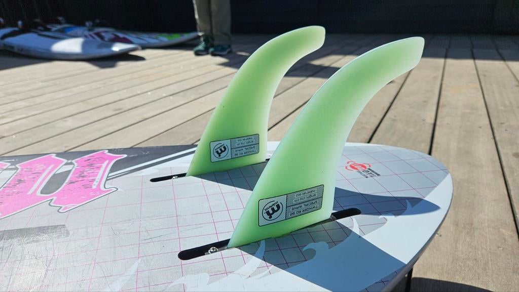 Mistral Twin Wave 92L windsurfboard, Ophalen, Gebruikt, Minder dan 250 cm, Met vin(nen)