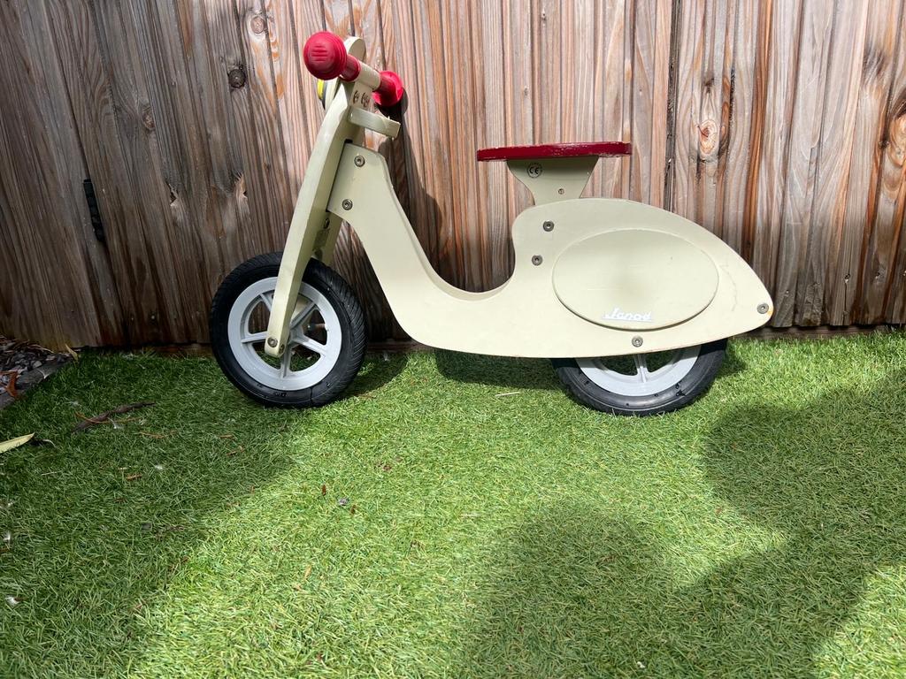 Janod houten loopfiets scooter beige, Ophalen of Verzenden, Gebruikt, Loopfiets