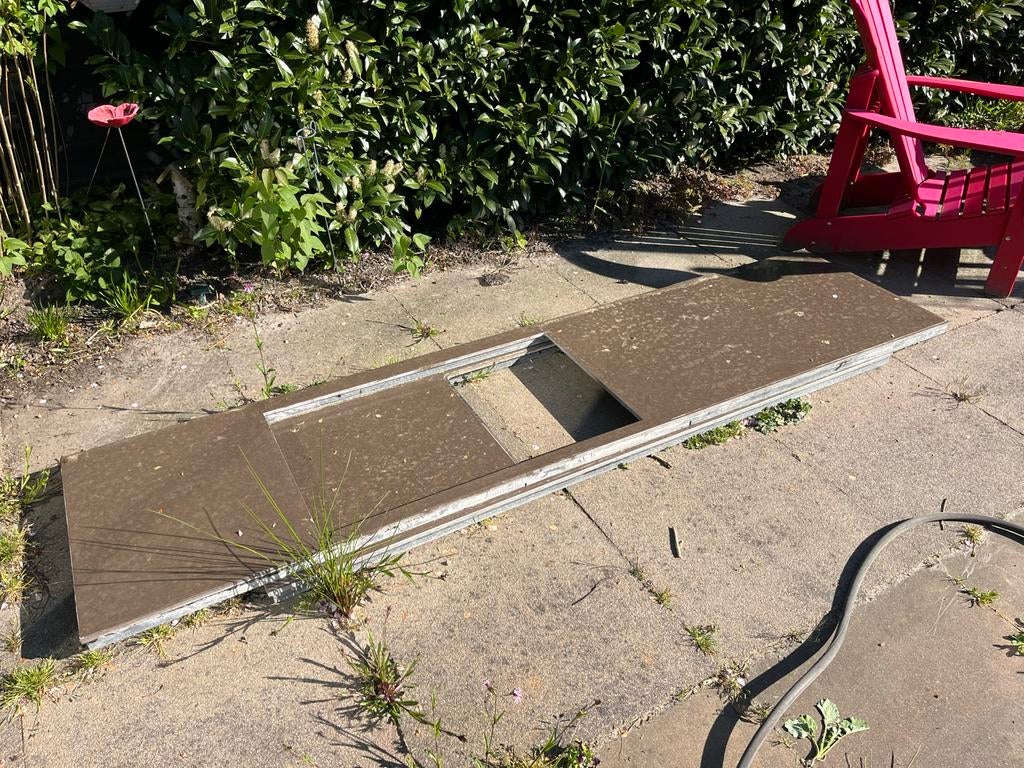Gratis af te halen: Bruin composiet (?) werkblad met wasbak, Ophalen, Gebruikt, Bruin, 200 cm of meer