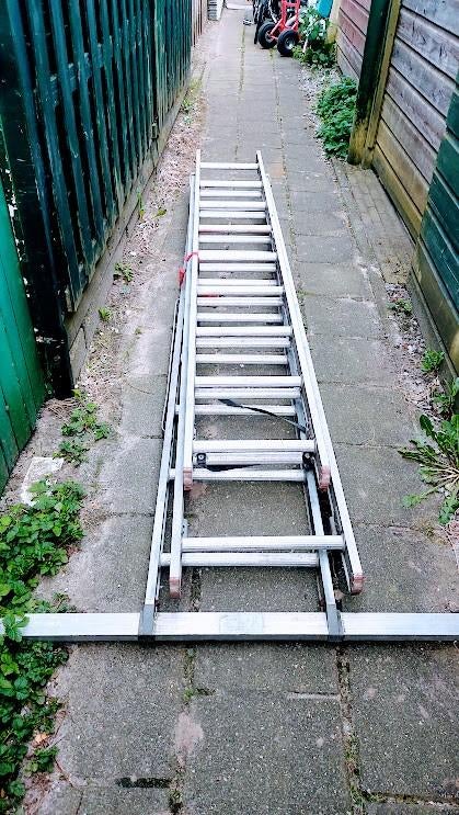 Te koop een goede aluminium ladder, Doe-het-zelf en Verbouw, Ladders en Trappen, Ophalen, Zo goed als nieuw, Ladder, Opvouwbaar of Inschuifbaar