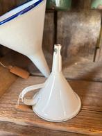 Klein wit emaille trechtertje, Ophalen of Verzenden