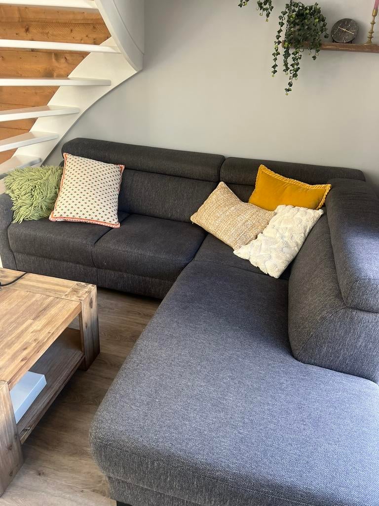 Donker grijze bank, Ophalen, Zo goed als nieuw