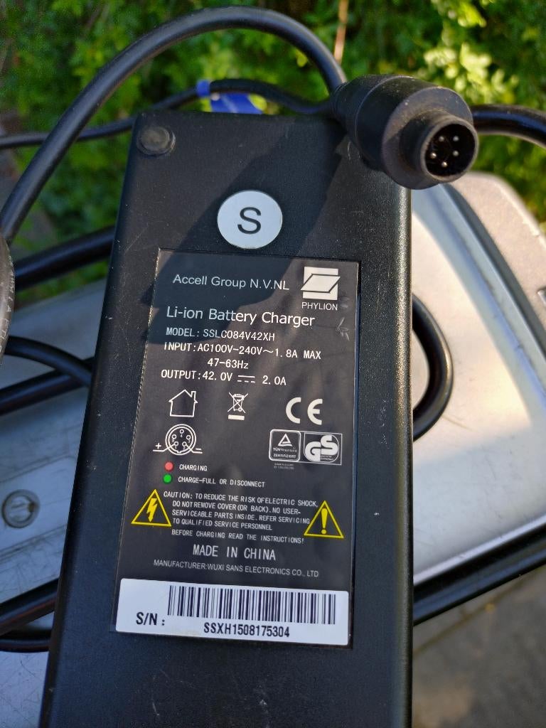 Originele Batavus / Sparta Acculader (5-pins) – 42V 2.0A, Ophalen of Verzenden, Zo goed als nieuw