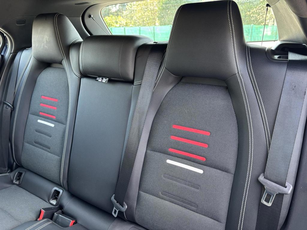 Mercedes-Benz A-klasse automaat 180 Business Solution | Auto, Gebruikt, 4 cilinders, Blauw, Leder en Stof