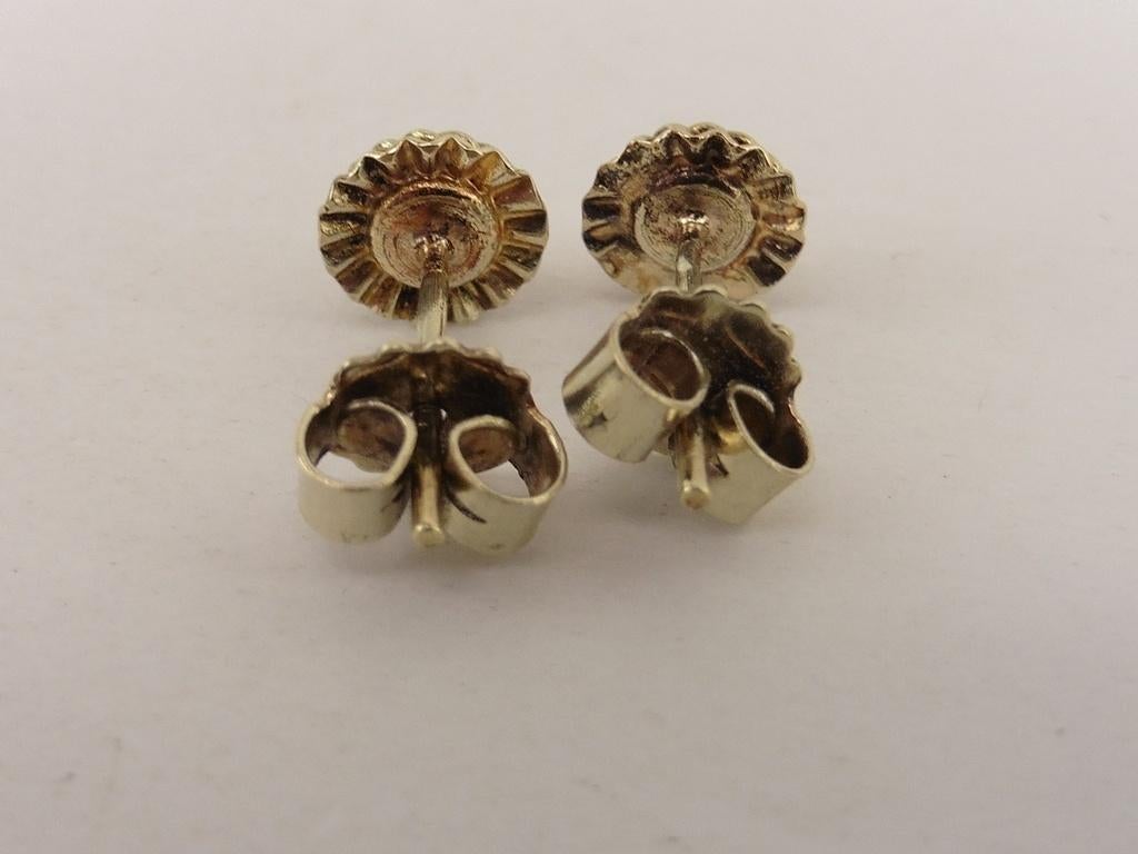 Gouden oorknopjes met granaat                            G37, Gebruikt, Overige kleuren, ., Ophalen of Verzenden