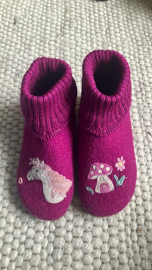 Living kitzbuhel bergstein sloffen, Ophalen of Verzenden, Zo goed als nieuw, Jongetje of Meisje, Slofjes