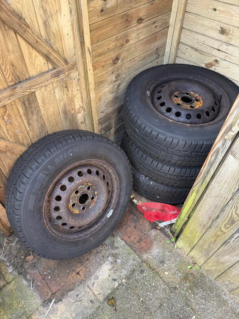 Winterbanden Michelin Agilis Alpin 195/70R15C, Ophalen, 15 inch, Banden en Velgen, Winterbanden