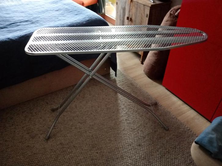 Verstelbare metalen strijkplank, Witgoed en Apparatuur, Strijkijzers en Strijkplanken, Gebruikt, Ophalen of Verzenden