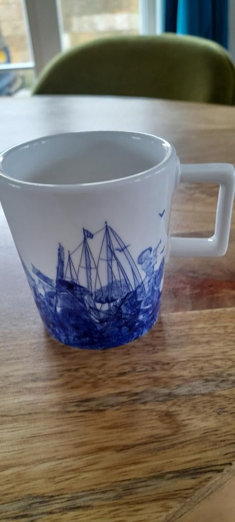 Piet Hein eek koffiebeker delfts blauw van DE, Ophalen of Verzenden, Zo goed als nieuw, Porselein, Overige stijlen