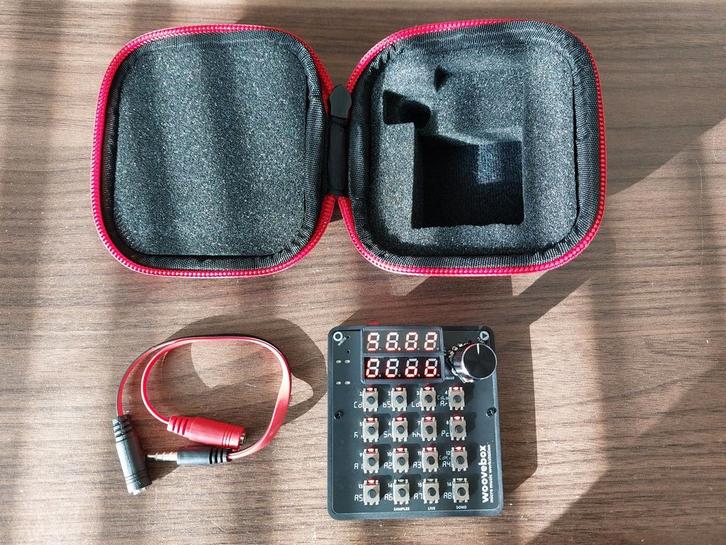 Woovebox, Muziek en Instrumenten, Synthesizers, Zo goed als nieuw, Overige aantallen, Overige merken, Ophalen of Verzenden