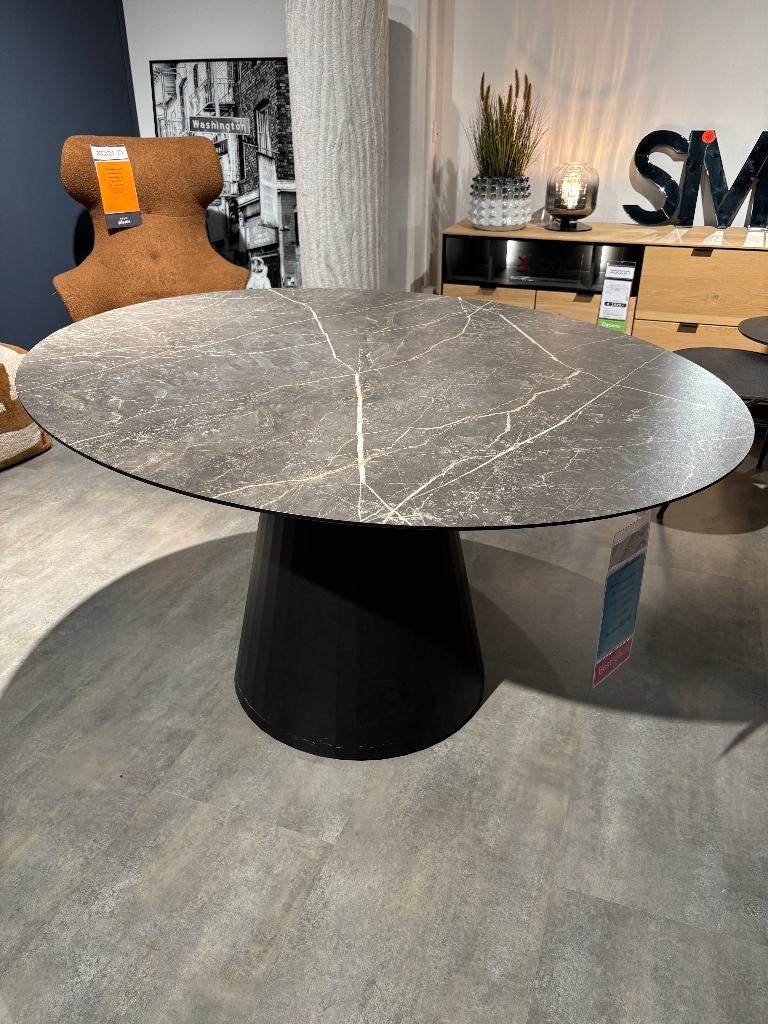 Eettafel Arabax Xooon, Ophalen, Zo goed als nieuw, Ovaal, 100 tot 150 cm