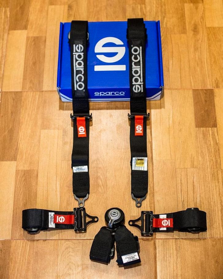 Sparco 6-punts gordel FIA HANS Blauw zwart rood, Auto diversen, Tuning en Styling, Ophalen of Verzenden