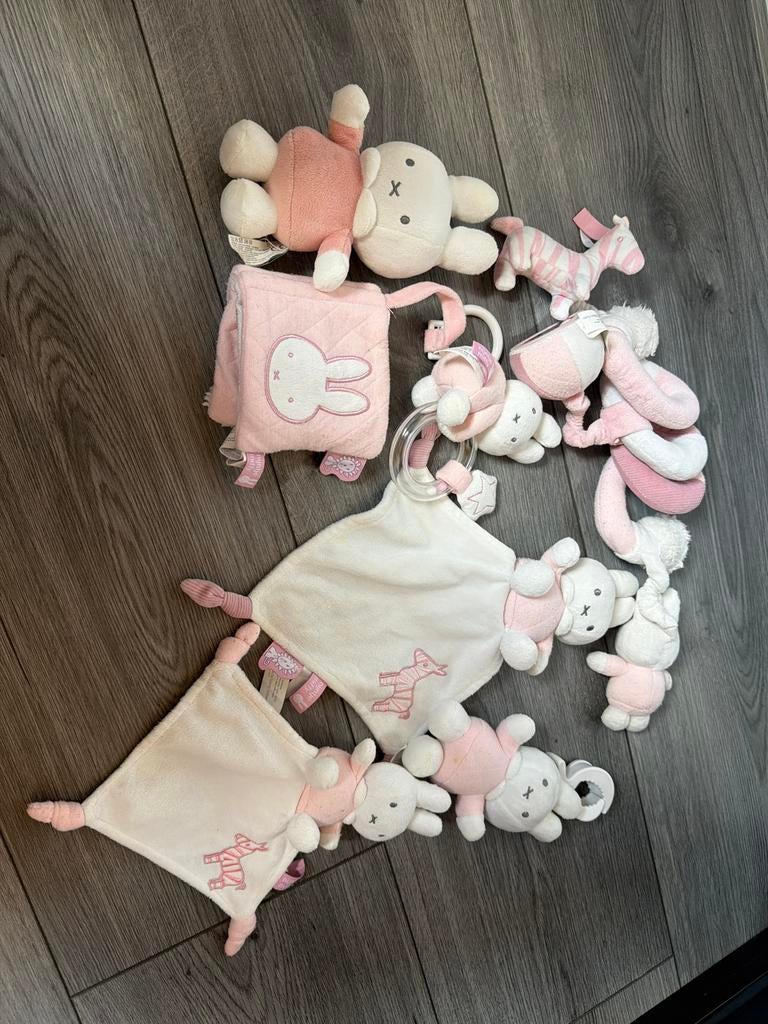 Nijntje roze set - knuffels, doekjes en meer, Ophalen of Verzenden, Zo goed als nieuw, Konijn
