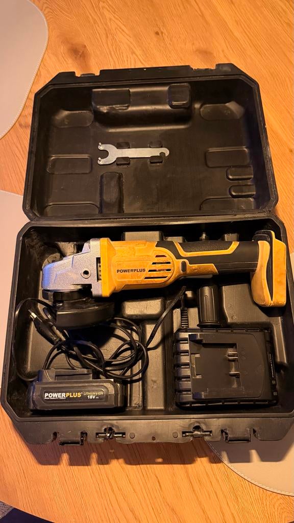 Powerplus Haakse Slijper 18V POWX0079LI - In opbergdoos, Doe-het-zelf en Verbouw, Gereedschap | Slijpmachines, Gebruikt, Haakse handslijpmachine
