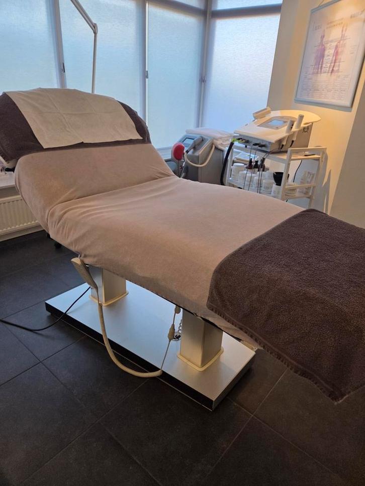 Inventaris en apparatuur schoonheidskliniek, Witgoed en Apparatuur, Persoonlijke-verzorgingsapparatuur, Zo goed als nieuw, Overige typen