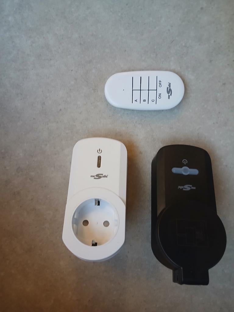 Draadloze schakelaars met afstandsbediening (2 stuks), Ophalen of Verzenden, Zo goed als nieuw, Schakelaar