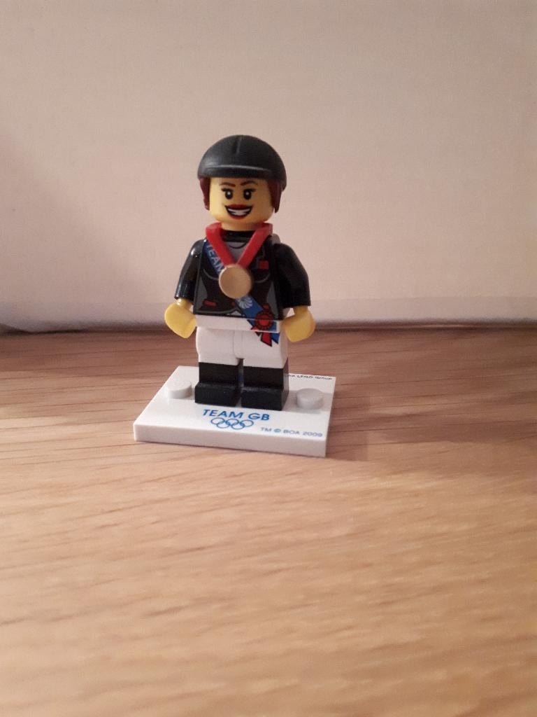 8909-9 Team gb minifigure Paardrijden, Ophalen of Verzenden, Nieuw, Complete set, Lego