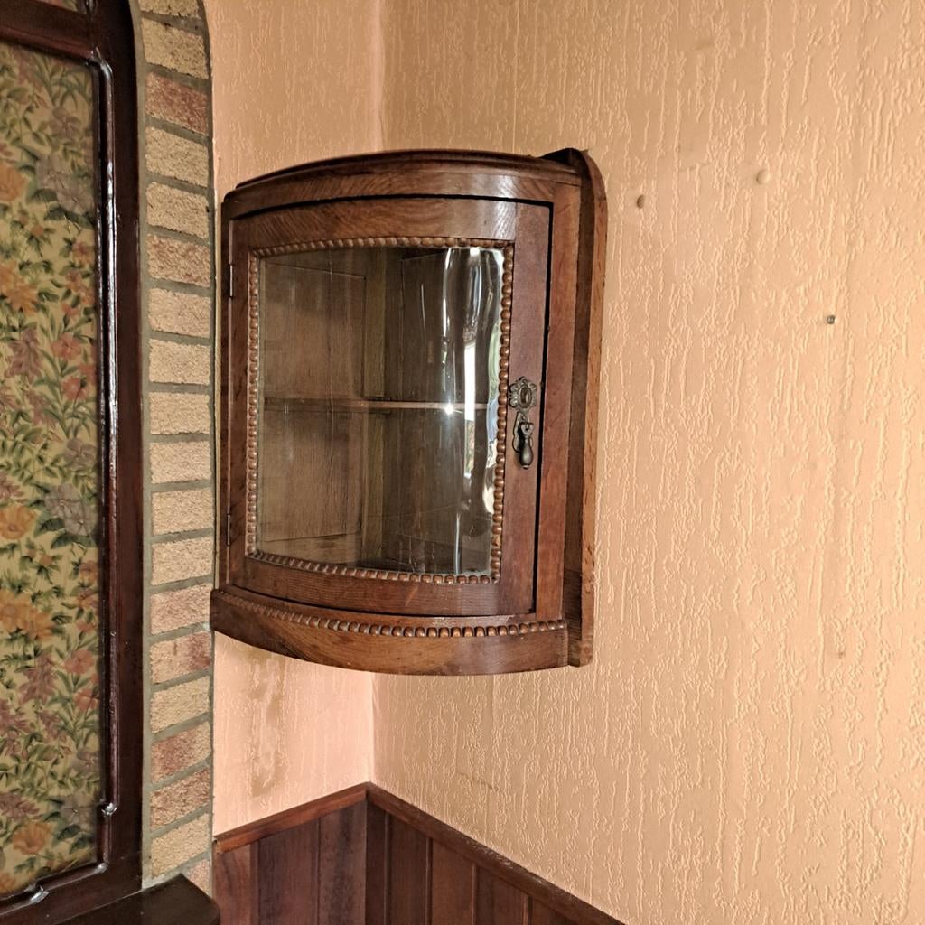 Antieke hoekkast met rond glas, Ophalen of Verzenden