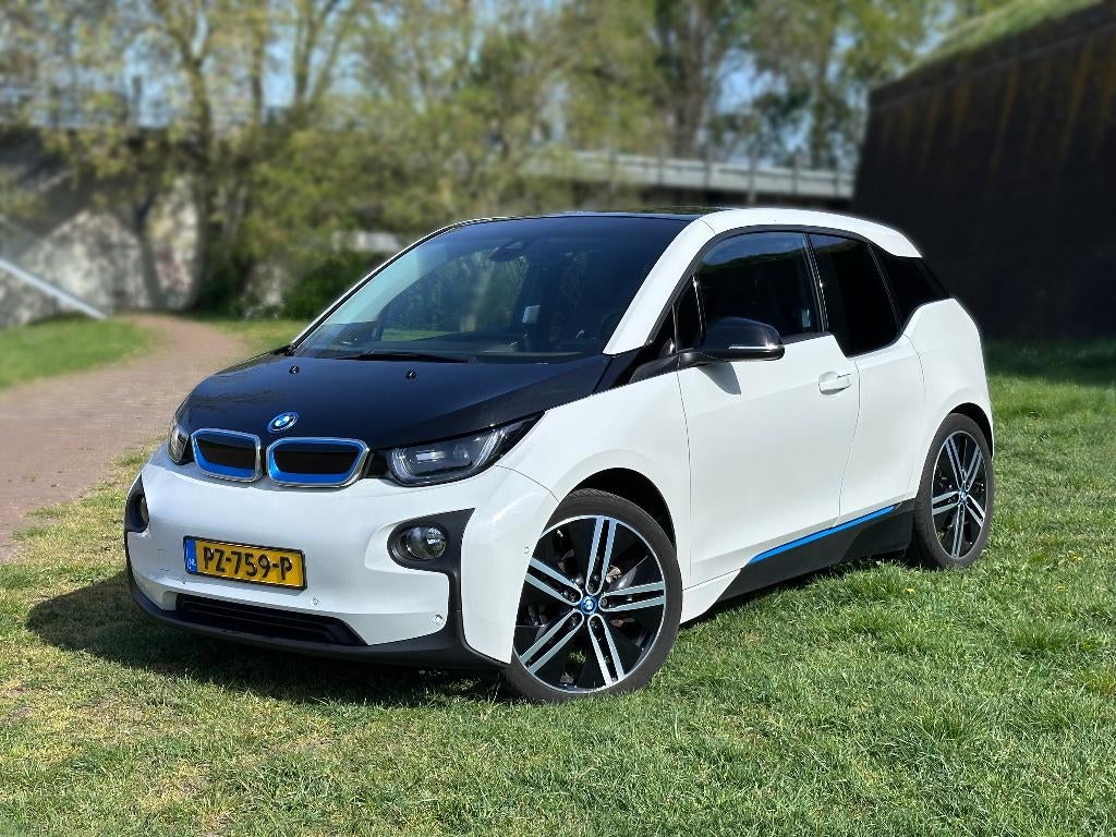 BMW i3 94Ah 33 kWh/Schuifdak/H-Kardon/Adaptive/Camera/Leder, Automaat, Achterwielaandrijving, Parkeerassistent, 4 stoelen