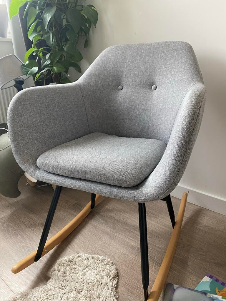 Comfortabele grijze schommelstoel, Ophalen, Zo goed als nieuw, Hout, Eén