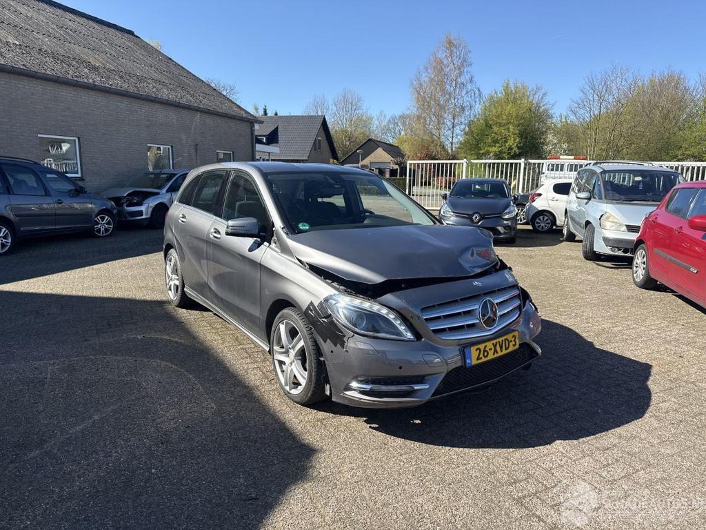 Mercedes-Benz B-Klasse 180 Ambition REST BPM €500,-!, Automaat, Zilver of Grijs, Benzine, MPV