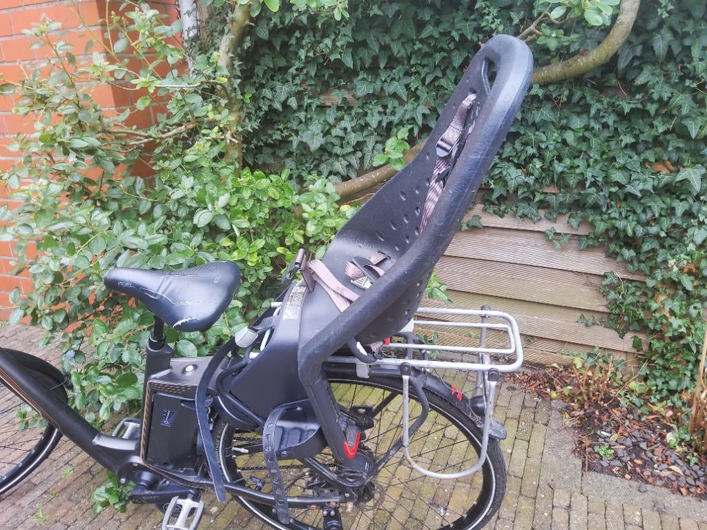 Fietsstoeltje YEPP ACHTER 2X GEBRUIKT met adapter, Ophalen, Zo goed als nieuw, Voetsteuntjes